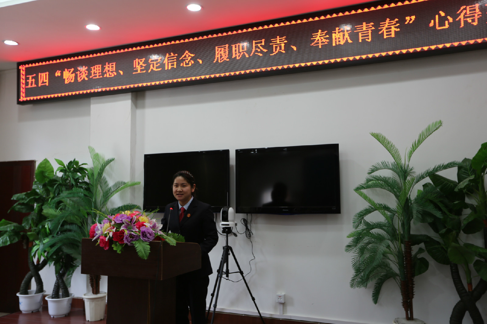 青年干警发言.JPG