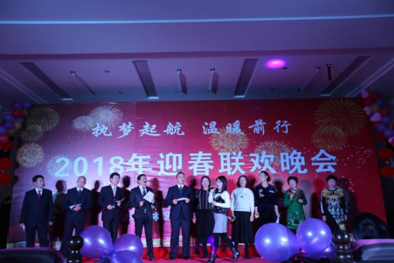 70后干警合唱《相亲相爱一家人》.jpg