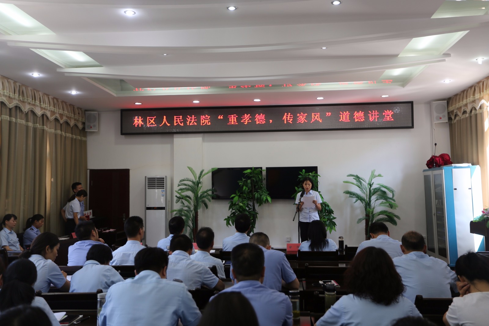 干警讲述家风故事.jpg