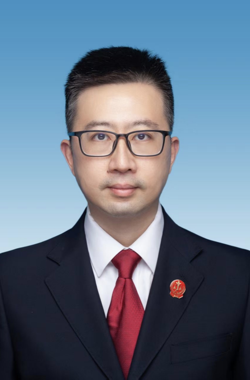 张院长蓝白渐变证件照.jpg